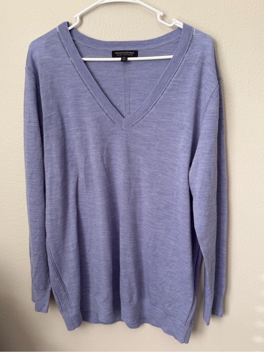 Banana Republic Fine Merino Wool V-Neck Pullover sweater women’s XL quiet luxury